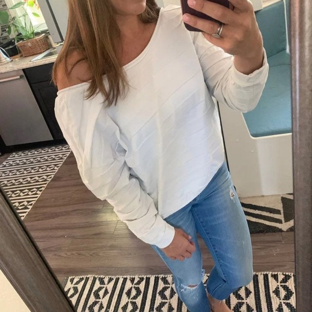 Anthropologie callahan top white rufdled layered off shoulder - Picture 4 of 11